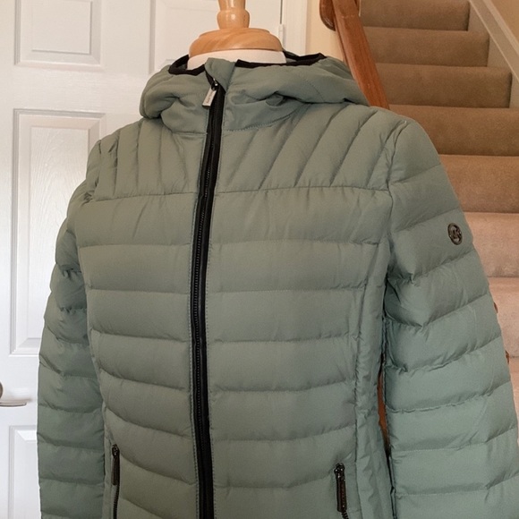 Michael Kors ultra light weight down fill - Picture 2 of 7